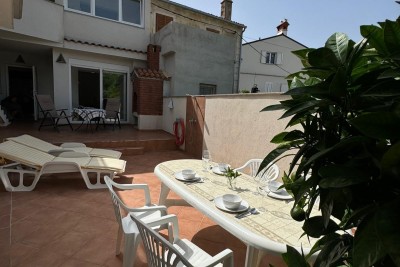 House with a small auxiliary detached room. Medulin.