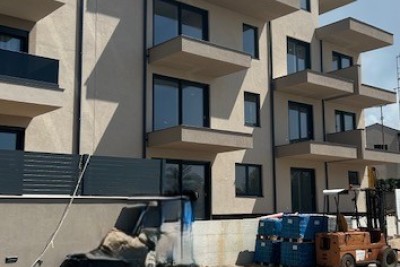 Verkauf von Wohnungen in modernem Neubau mit Parkplatz und Abstellraum, Vabriga, Poreč! B1-V2
