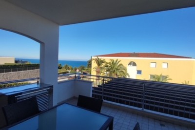 Vendita - appartamento in un complesso residenziale attraente con vista mare! 200m dal mare e dalle spiagge, Umago!