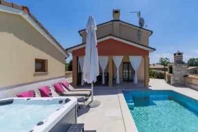 MARČANA - Casa in vendita con piscina riscaldata e jacuzzi