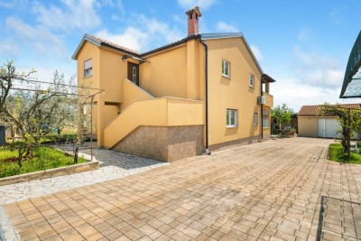 Umgebung von Poreč – Haus, 300 m2, mit zwei Apartments und Pool