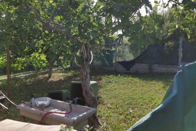 For sale: House with a cellar, large terrace, two three-bedroom apartments, and a yard. Excellent investment opportunity!