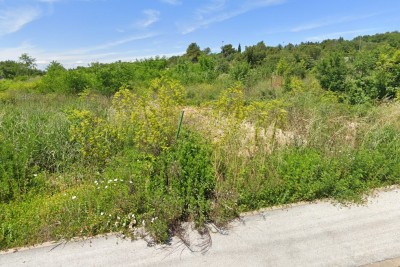 Prodaje se građevinsko zemljište – 2100 m², industrijska zona Umag