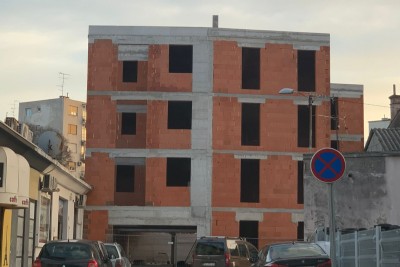 Pula, Punta  Šijana! Der Bau eines neuen Wohngebäudes in der Nähe der Grundschule hat begonnen! S-C