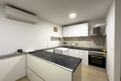 Prodaja  urejene, prenovljene hiše s pogledom na morje, Medulin!