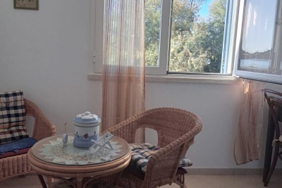 Vicino alla città di Umago. Vendesi duplex casa, 123,65 m² sulla riva del mare, a 10 metri dal mare.