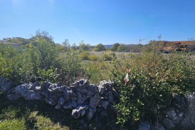 Građevinsko zemljište okruženo zelenilom,Labin okolica