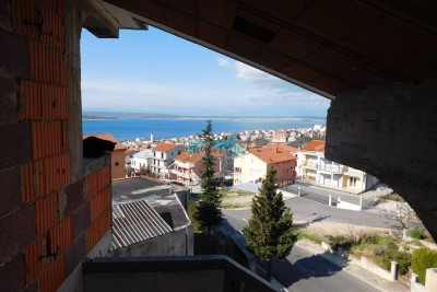 Crikvenica, kuća s 4 apartmana, garažom i pogledom na more!