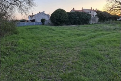 Štinjan, lotto edificabile di 702 m²