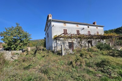 PRILIKA!Tradicionalna istarska kuća s velikim građevinskim zemljištem,Labin okolica