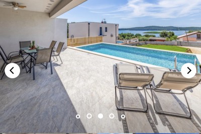 A beautiful villa with a sea view. POMER