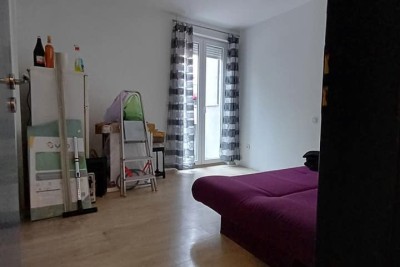 Verkauf einer Wohnung mit Garten, 100 m vom Meer entfernt, Fažana!