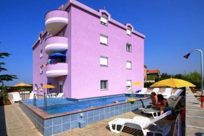 Apartment house near the sea!