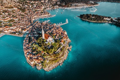 ISTRA, ROVINJ – Građevinsko zemljište za 3 stabmene jedinice