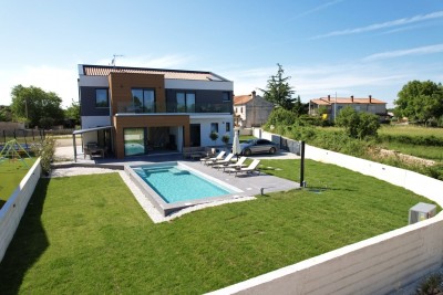 Modern villa with pool in Vodnjan