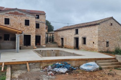 For sale: House under renovation – Žminj
