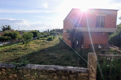 Valtura, terreno edificabile adiacente strada asfaltata