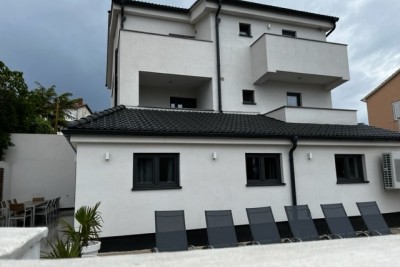 Čudovita vila v Premanturi s 3 apartmaji