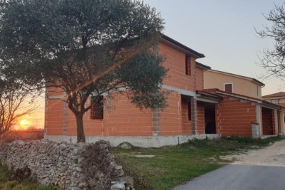 HAUS ZU VERKAUFEN – ROH BAU, ISTRIEN, MARČANA