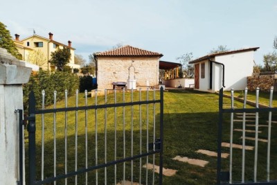 È in vendita una casa a un piano completamente ristrutturata e decorata a Barbana