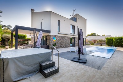 FAŽANA - Premium class detached villa, with swimming pool, elevator / 100 m from the Olive Alley.