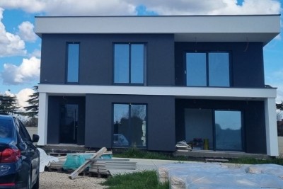 Moderna vila s bazenom, 1 km od morja, Pula