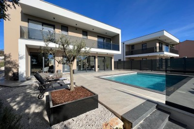 Villa modernog dizajna s bazenom-prodaja, Svetvinčenat!