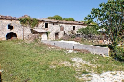 Steinernes Haus zur Renovierung – Nähe von Šišan