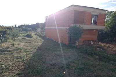 VALTURA - građevinska parcela u neposrednoj blizini osnovne škole / prodaja