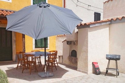 Verkauf eines schön gestalteten, renovierten Istrischen Hauses mit Zisterne in Marčana!