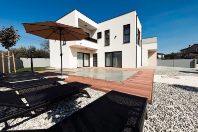 A newly built, modern two-story house with a swimming pool near the sea, Pomer!