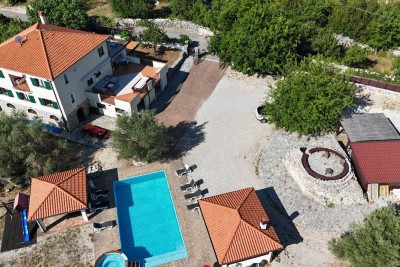 Otok Krk | Nujna prodaja luksuzne vile s 5 zvezdicami na parceli velikosti 3.794 m² – Pod tržno vrednostjo