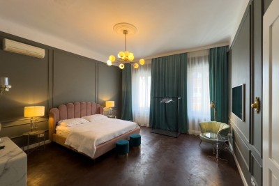 Wir verkaufen eine renovierte Wohnung im Zentrum von Pula!