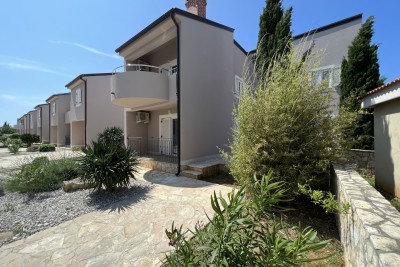 Prodamo hišo v Medulinu, 150m do plaže. Pošesi.