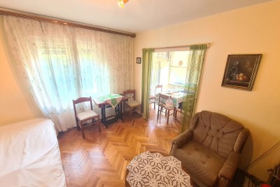 Pula, spacious, two-bedroom, sunny apartment on the third floor. Near the Navy Park.