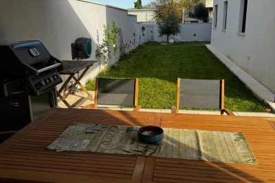 Moderano opremljen stan s vlastnim bazenom, vrtom in parkirnim mestom, Pula!