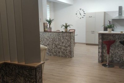 Wohnung in Pula! Mit zwei Schlafzimmern! Gregovica. In der Nähe des neuen Krankenhauses.