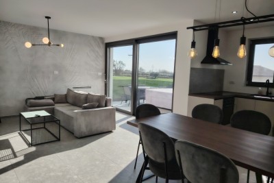 Hochwertige drei Zimmer Wohnung mit Meerblick, möbliert