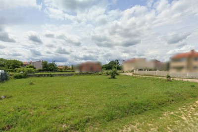 Građevinsko zemljište u Labinu s  dozvolom za kuću i bazen