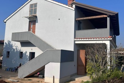 Poreč – Familienhaus mit zwei Wohneinheiten