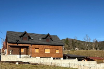 Gorski kotar, Mrkopalj -  Novogradnja s četiri apartmana, konobom i velikim turističkim potencijalom