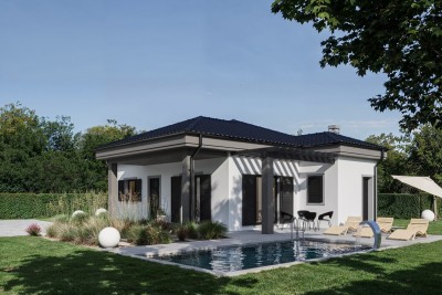 Kuća u roh-bau fazi s bazenom – mirna lokacija za savršen obiteljski dom ili odmor.