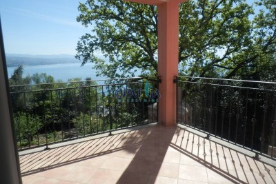 Opatija prekrasan prostrani stan