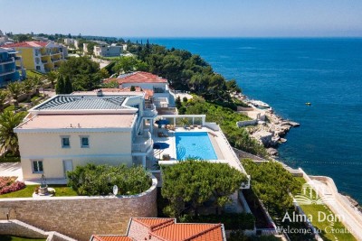 Umag Crveni Vrh Luxury villa, first row from the sea !