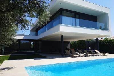 For sale is a modern and luxurious villa located in the beautiful village of Peroj