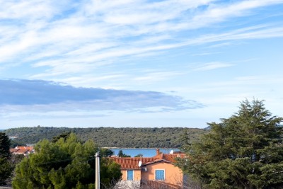 Prodajemo stan u novoj zgradi u Banjolama.