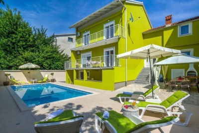 Haus mit Schwimmbad in Valdebek.