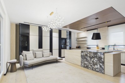 Luksuzni penthouse u Puli s velikom terasom, saunom i garažom!