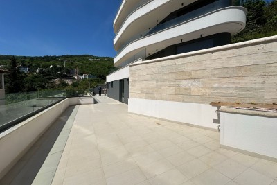 Prodaja luksuznih in moderno opremljenih stanovanj v stanovanjski stavbi s strešnimi bazeni, Opatija!