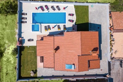 Valdebek. Freistehendes Haus mit Pool und Jacuzzi! Nähe zum Stadtzentrum von Pula.